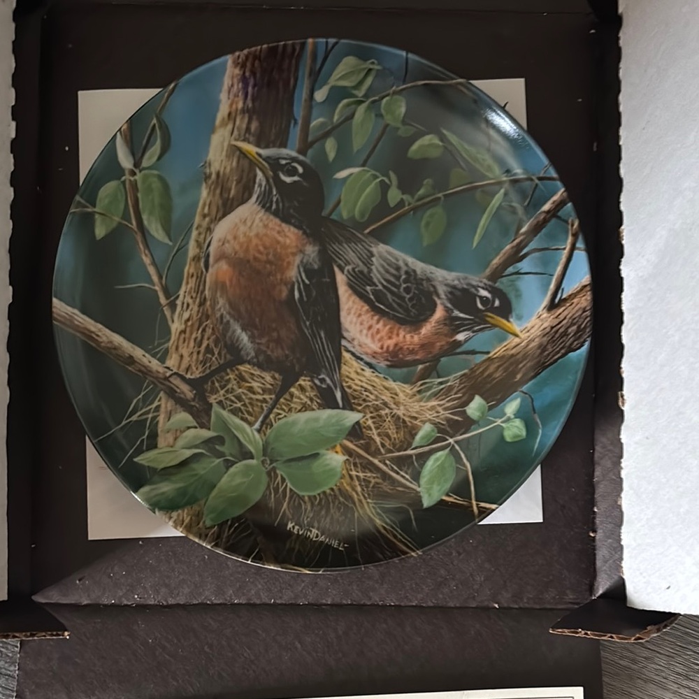 The Robin Collector's Plate with Certificate